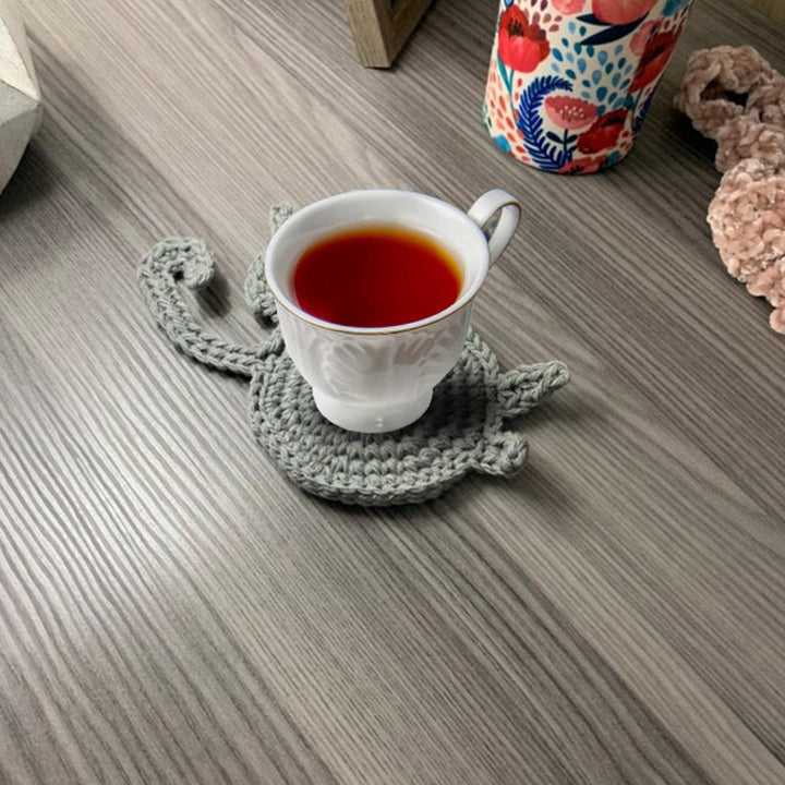 BowLift | Sweet knitted kitten butt coasters