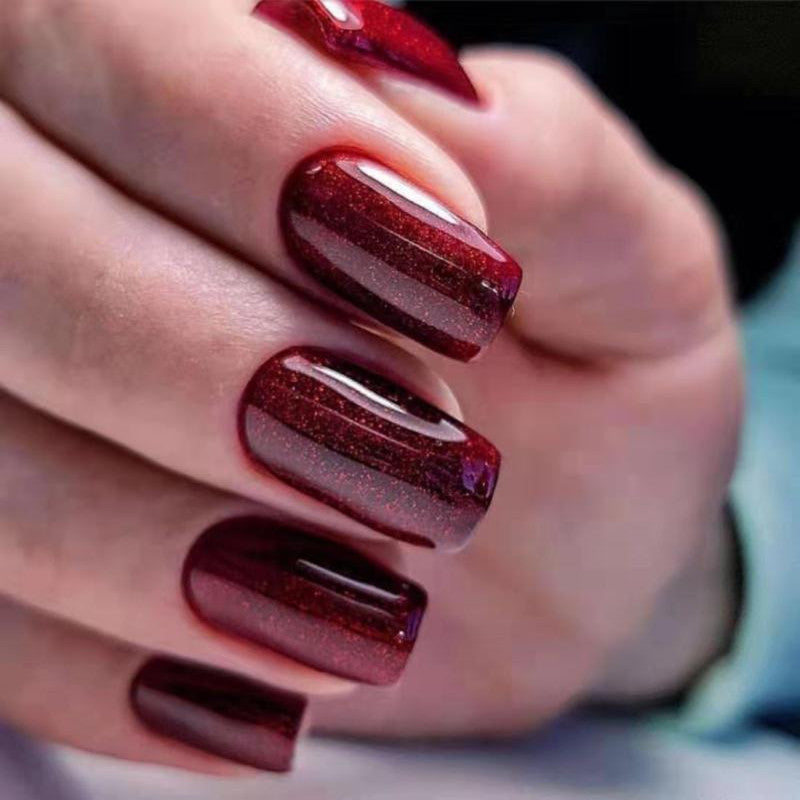Elegant artificial nails in fashionable stiletto design Bowlift