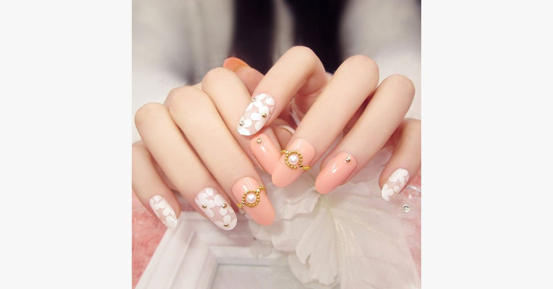 BowLift | Nude floral nails