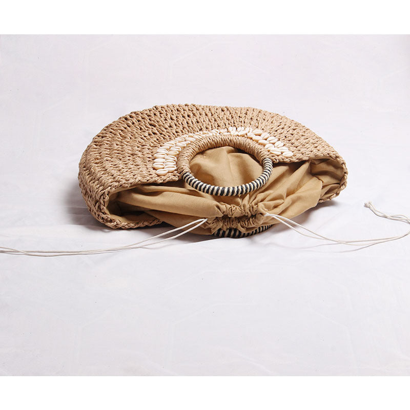 Elegant basket bag with shell decor Bowlift