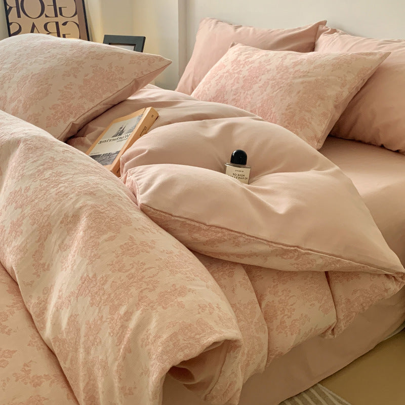 Diamond-patterned cotton bedding with jacquard design