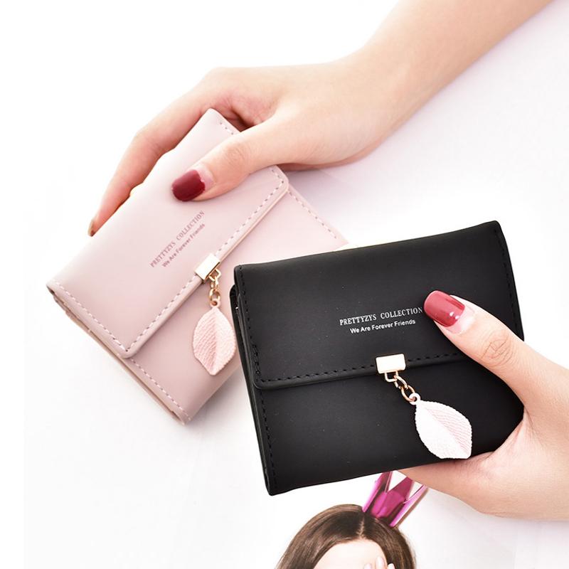Short wallet with three folds and leaf decor | Bowlift