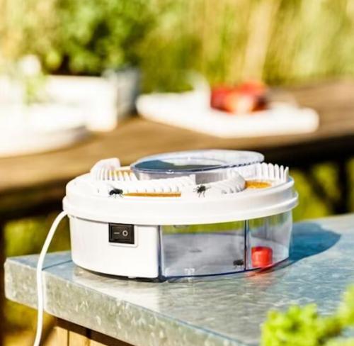 BowLift | USB Silent Fly Trap