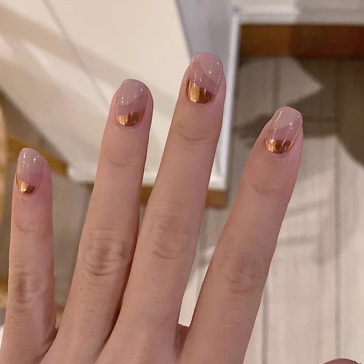 Artificial nails with elegant design and metallic finish Bowlift