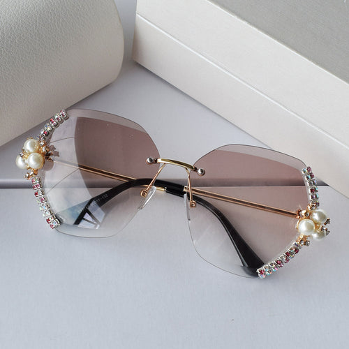 Women extravagant oversized sunglasses with pearl embellishments Bowlift
