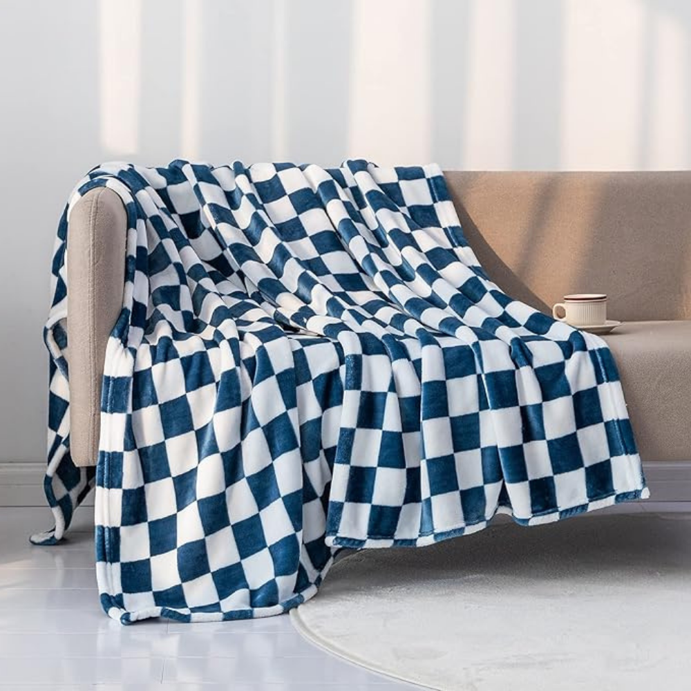 BowLift | Stylish blanket in checkered pattern for your home