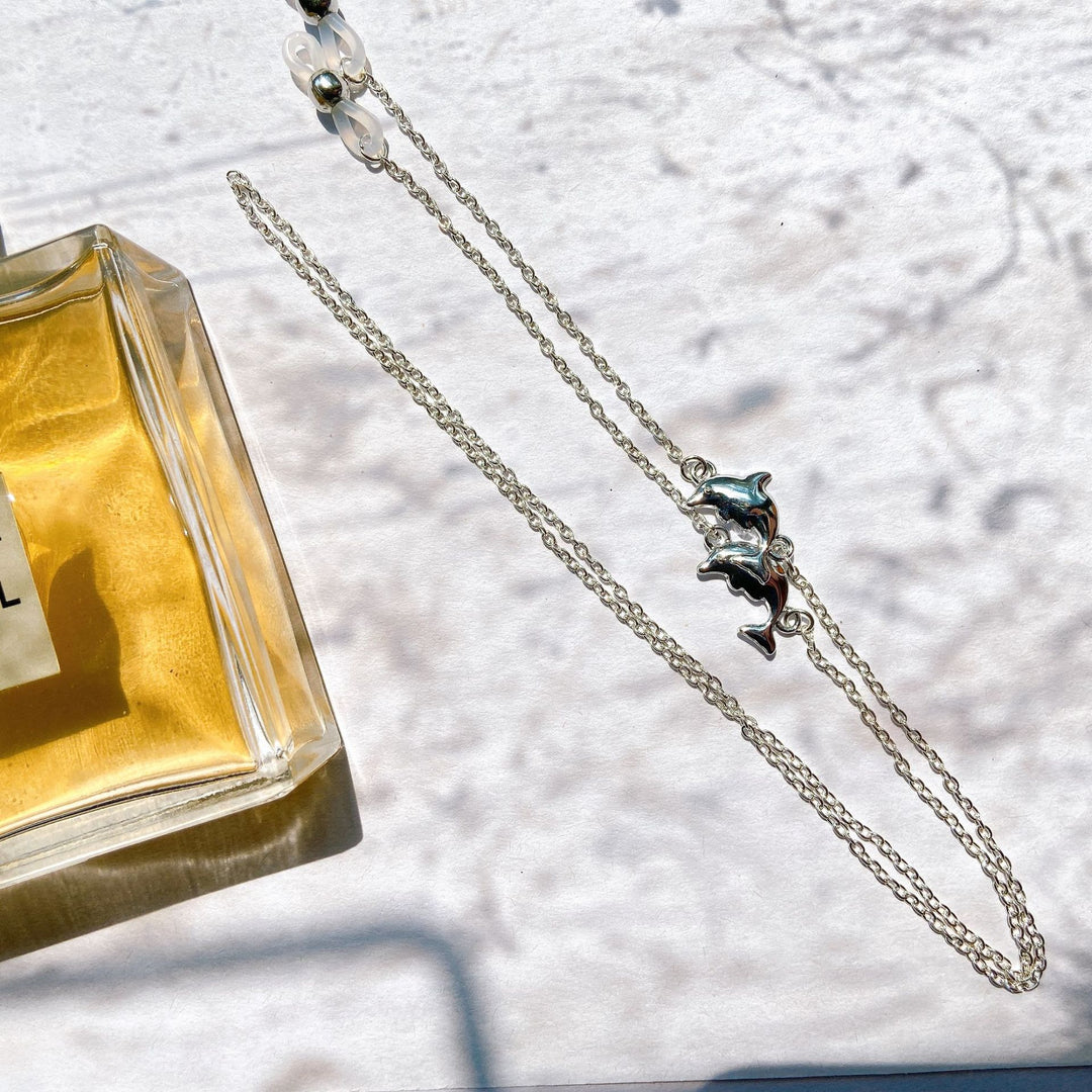 Elegant Necklace with Filigree Pendant Bowlift