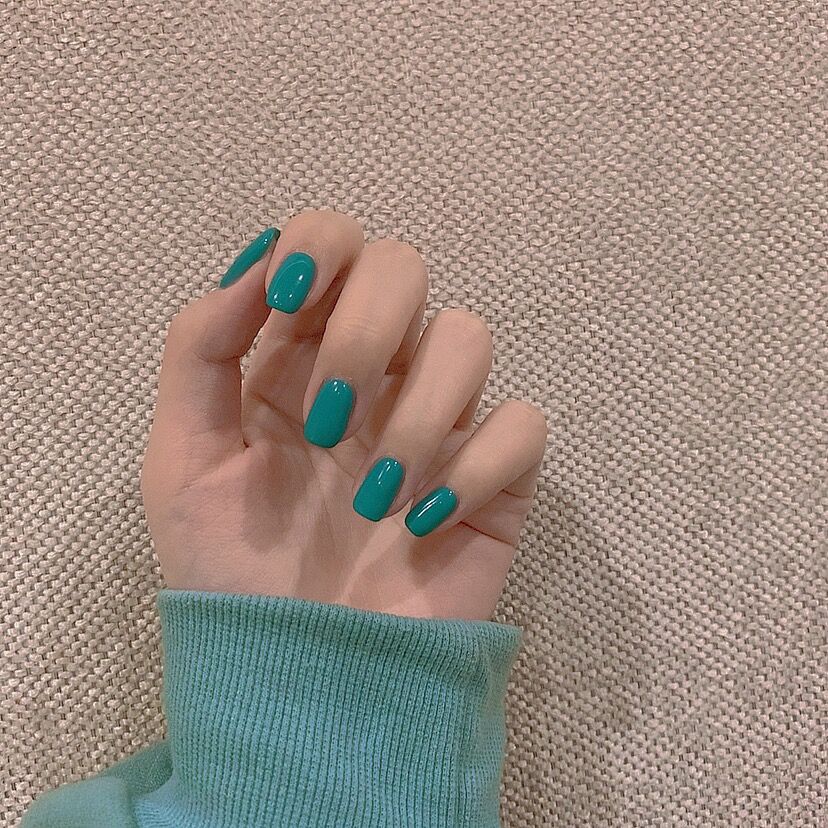 Artificial nail extensions with modern design Bowlift