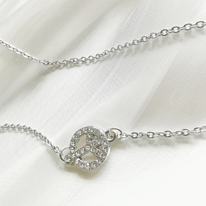 Elegant Necklace with Filigree Pendant Bowlift
