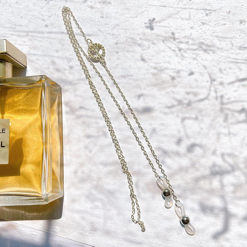 Elegant Necklace with Filigree Pendant Bowlift