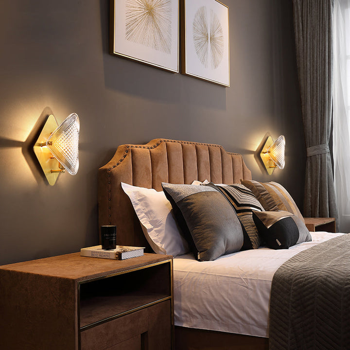 BowLift | 1 Bulb Rhombus Wall Light Fixture Modern Stylish Metal and Clear Crystal Wall Lamp in Brass Finish