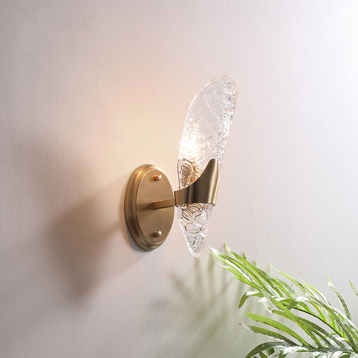 BowLift | 1/2-Pear Exposed Wall Lighting Contemporary Textured Glass Wall Lamp in Brass for the Dining Room
