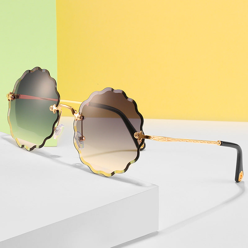 Floral-Shape Frame Sunglasses Bowlift