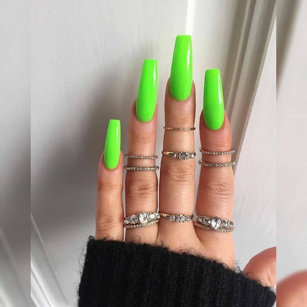 Artificial nail extensions with high gloss finish Bowlift