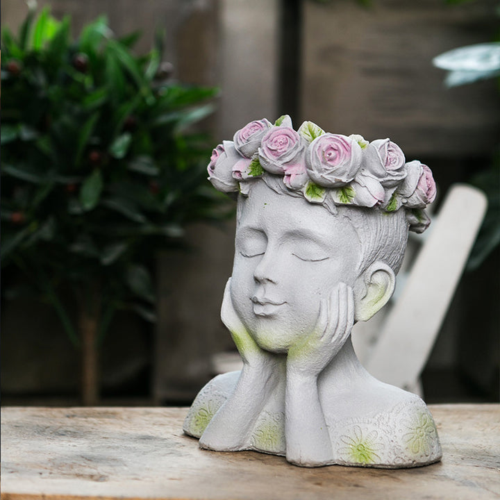 Decorative head with rosary Bowlift