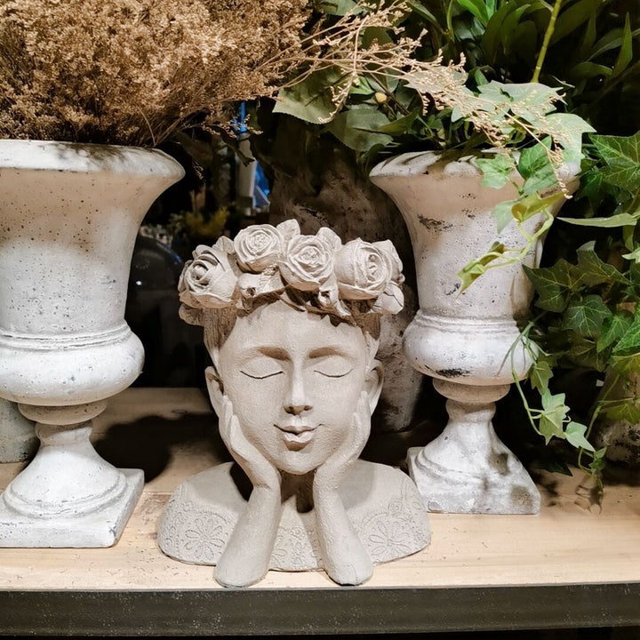 Decorative head with rosary Bowlift