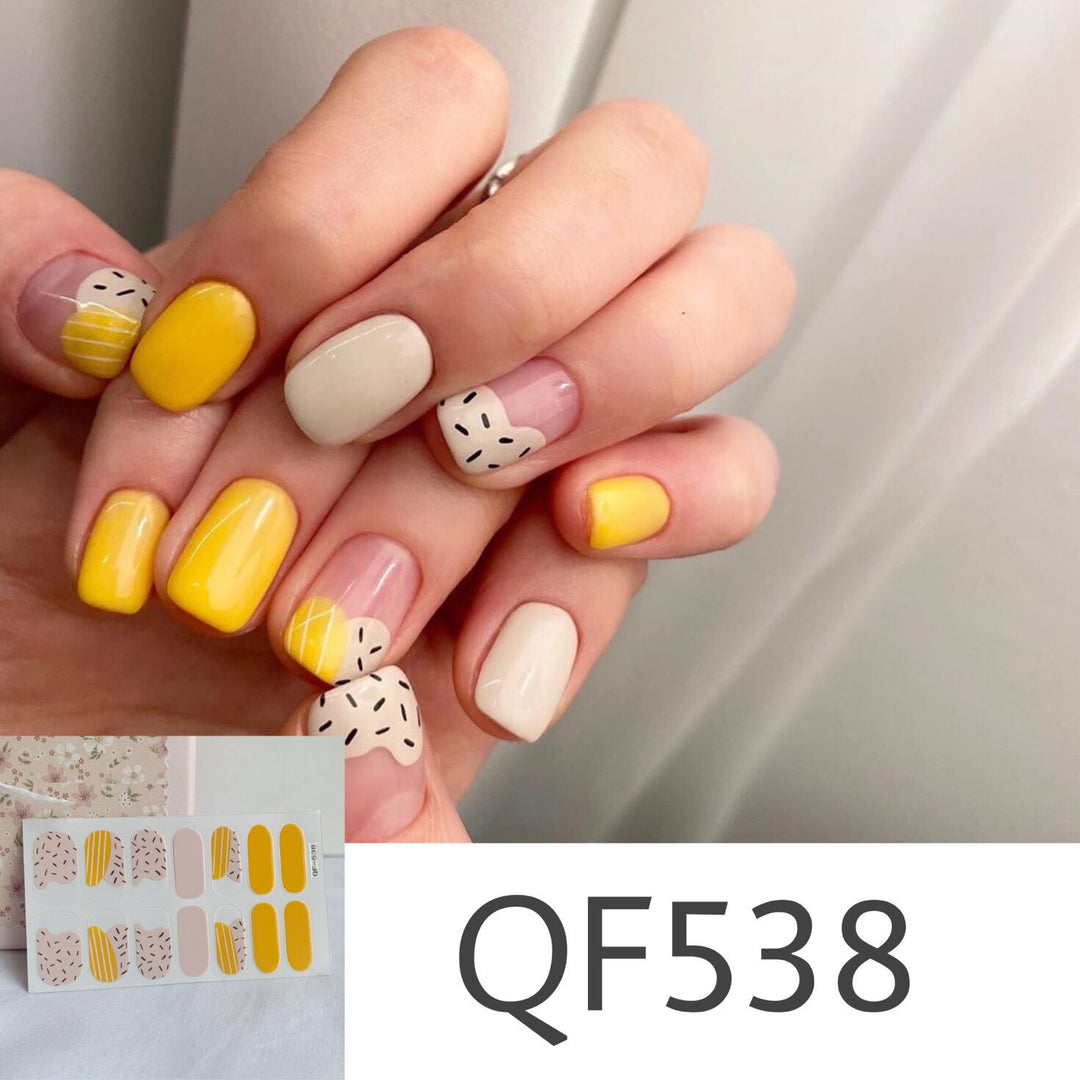 Artificial nail art with star design Bowlift