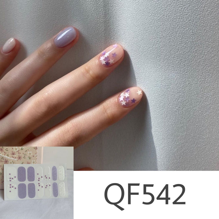 Artificial nail art with star design Bowlift