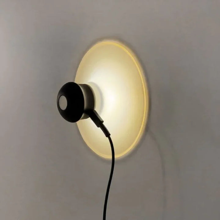 BowLift | LED wall light with rechargeable suction mount