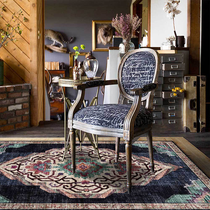 Vintage Medal Pattern Rug Black Polyester Rug Machine Washable Non-Slip Rug for the Living Room | Bowlift