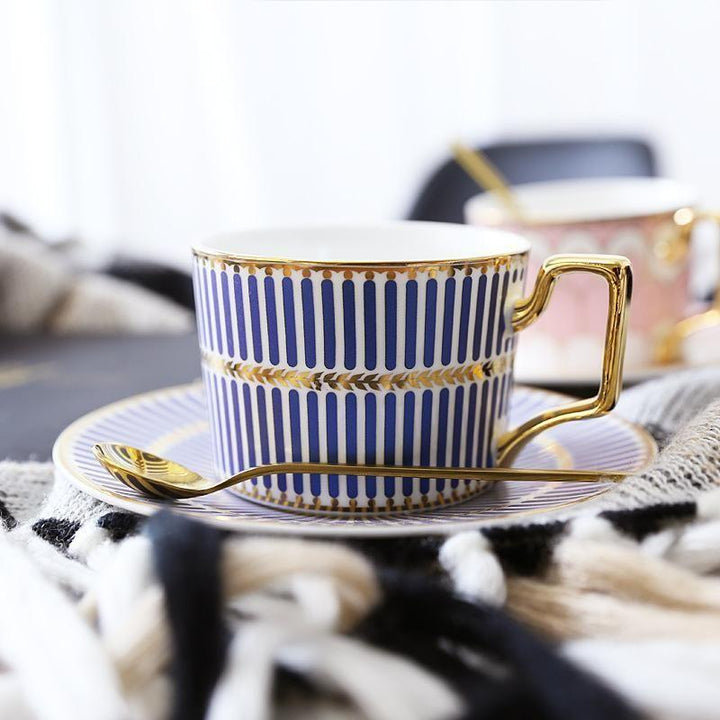 BowLift | Coffee cups + plates + spoons