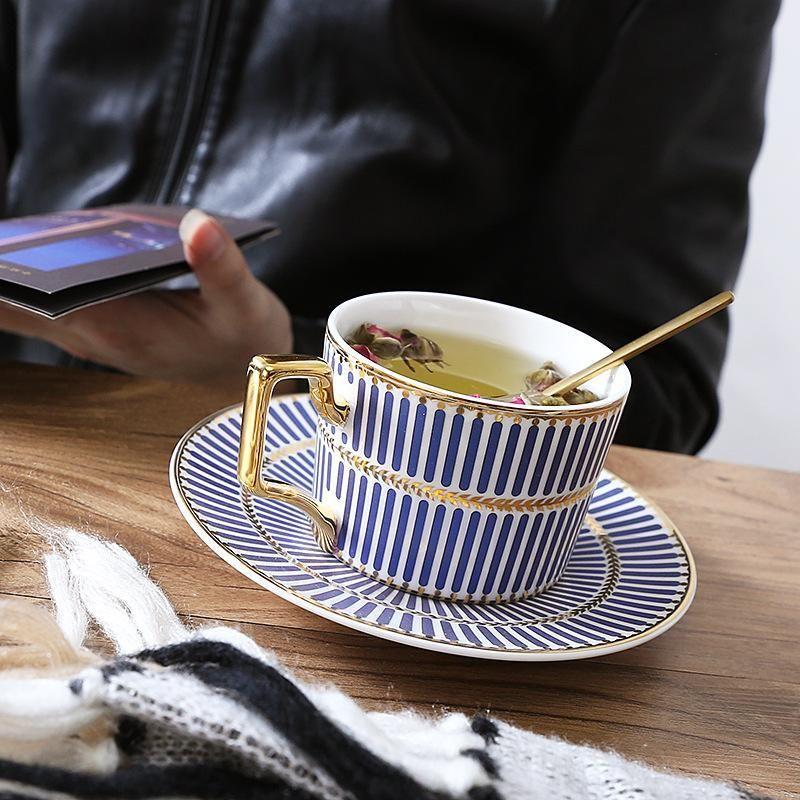BowLift | Coffee cups + plates + spoons