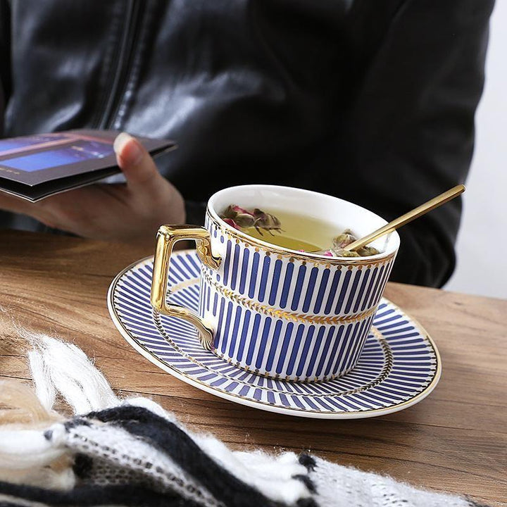 BowLift | Coffee cups + plates + spoons