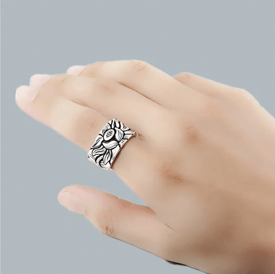 BowLift | Positive Thoughts Lotus Pattern Ring