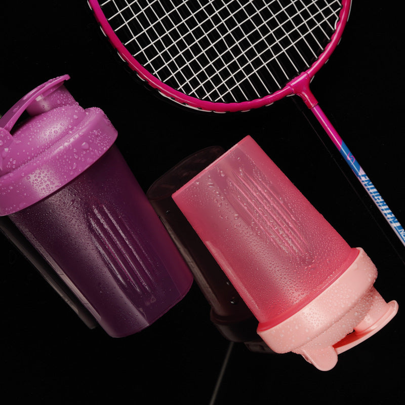 Unisex Shaker bottle with spill protection and measuring scale Bowlift