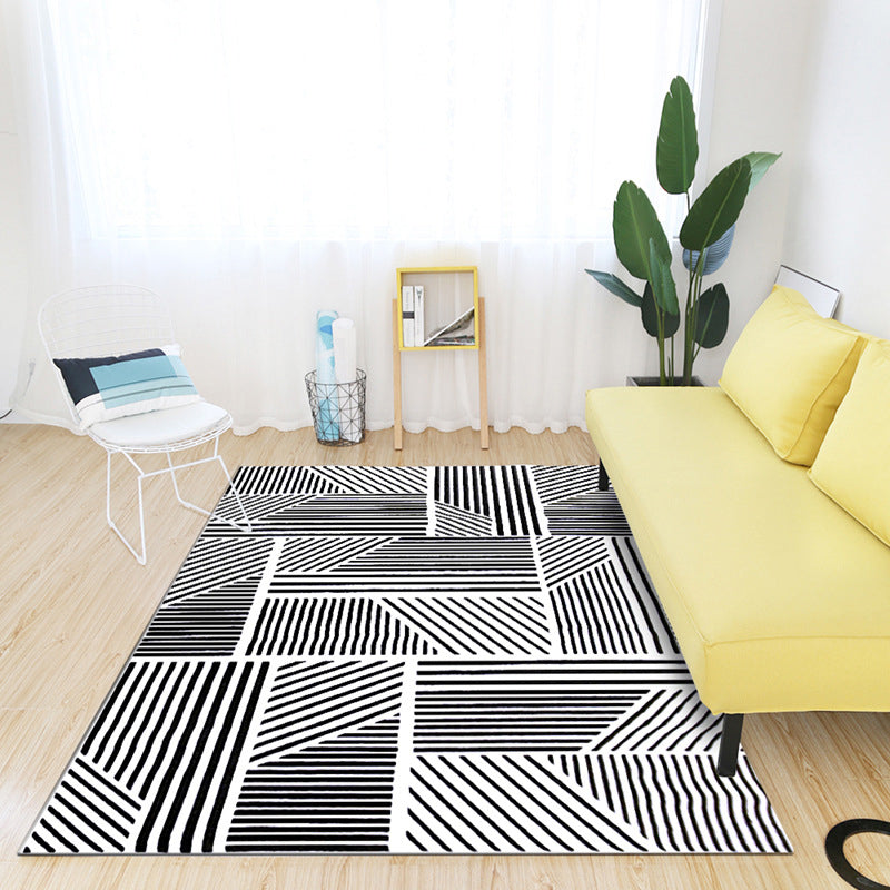 Modern living room rug in black and white with geometric stripe pattern rug polyester machine washable area rug | Bowlift
