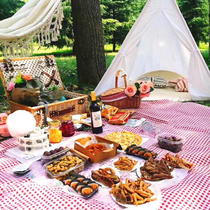 Women's picnic basket with integrated dish set and practical carrying strap Bowlift