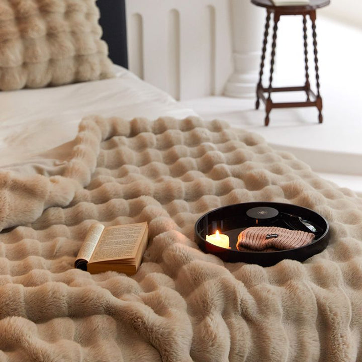BowLift | Essential for keeping warm - soft and airy blankets