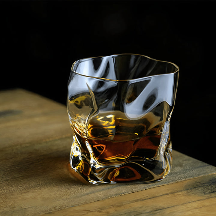 Whiskey glass in Edo Kiriko style – Handcut with unique crumple design | Bowlift