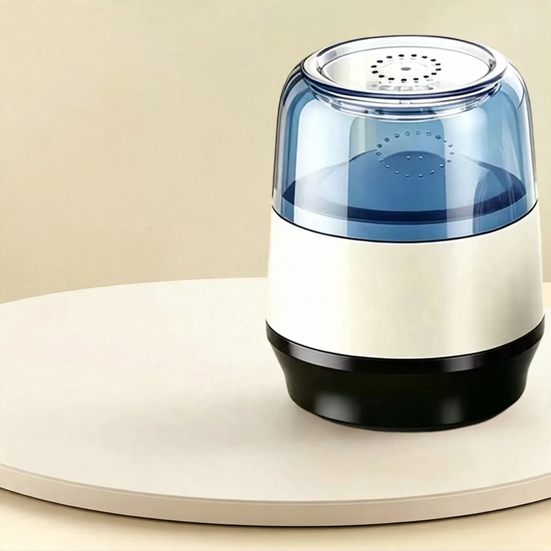 Portable lint remover with battery
