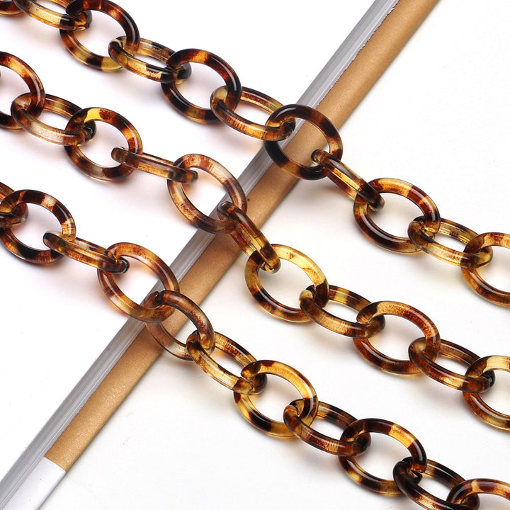 Fashion-Forward Eyewear Chain Bowlift