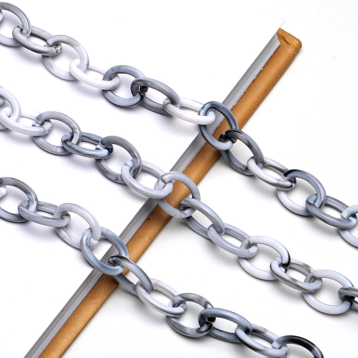 Fashion-Forward Eyewear Chain Bowlift