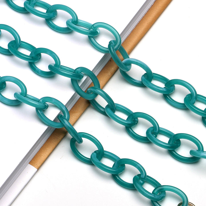 Fashion-Forward Eyewear Chain Bowlift