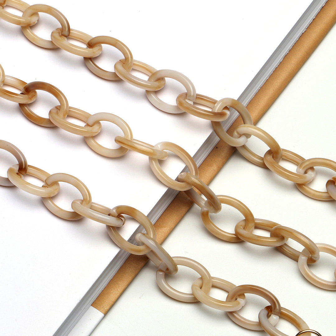 Fashion-Forward Eyewear Chain Bowlift