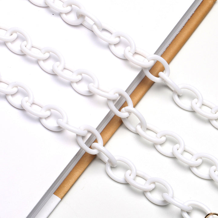 Fashion-Forward Eyewear Chain Bowlift