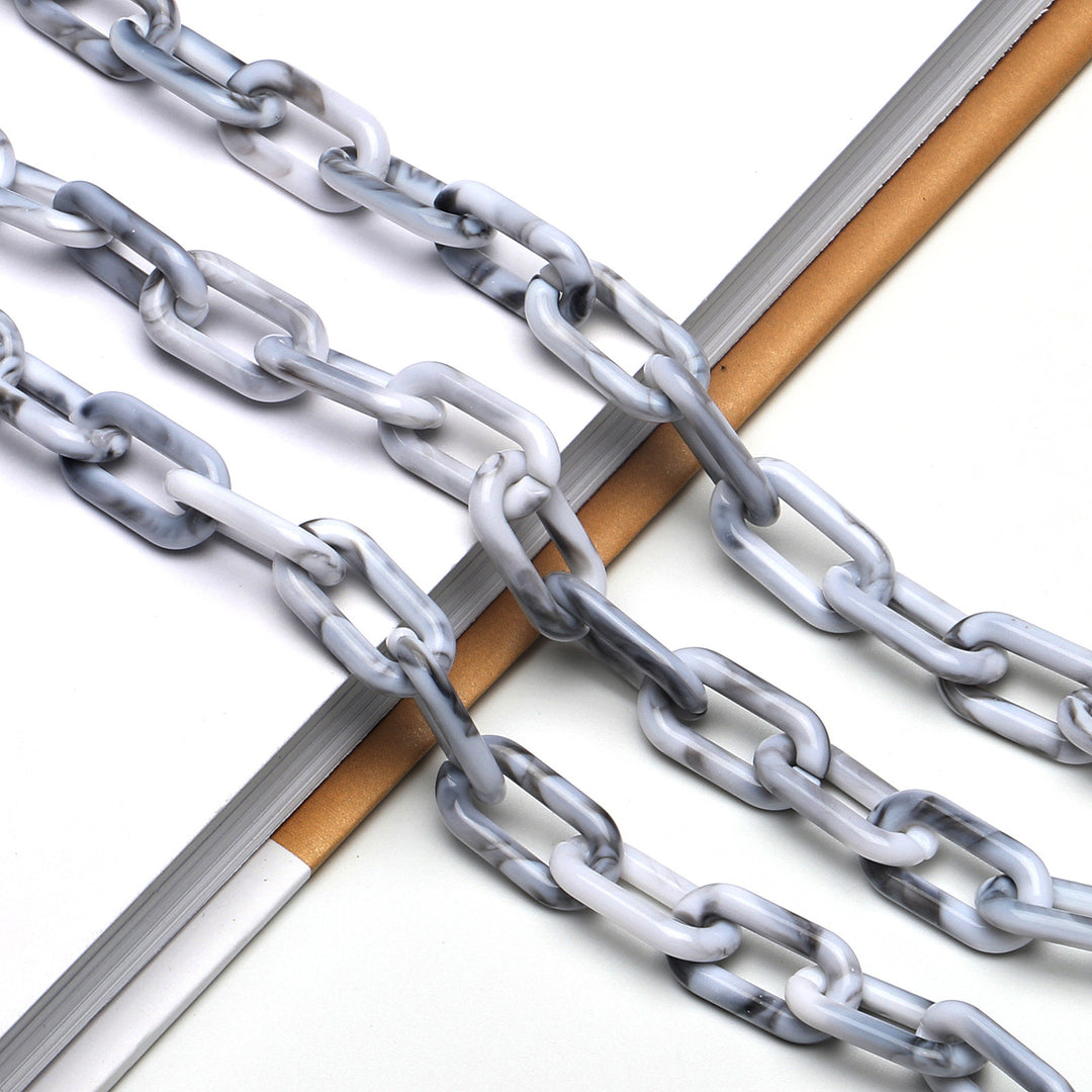 Fashion-Forward Eyewear Chain Bowlift