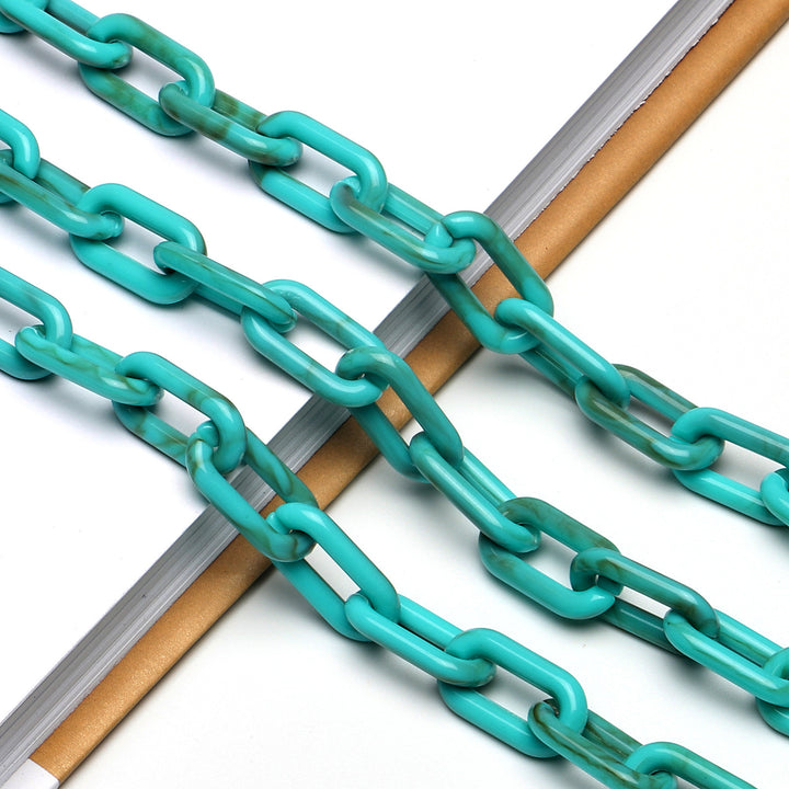 Fashion-Forward Eyewear Chain Bowlift
