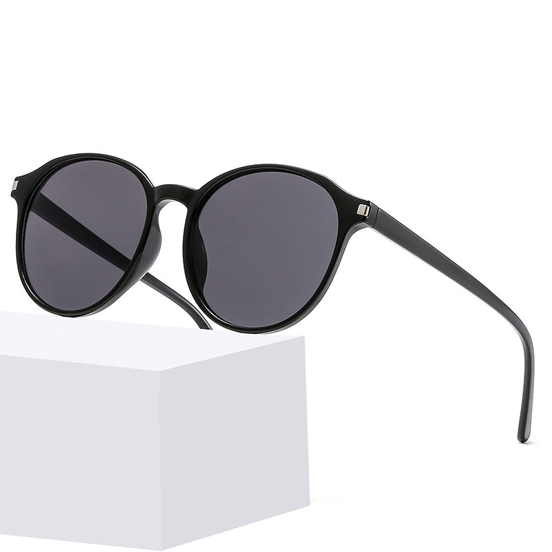 Women's retro-inspired sunglasses with curved frames and UV protection Bowlift