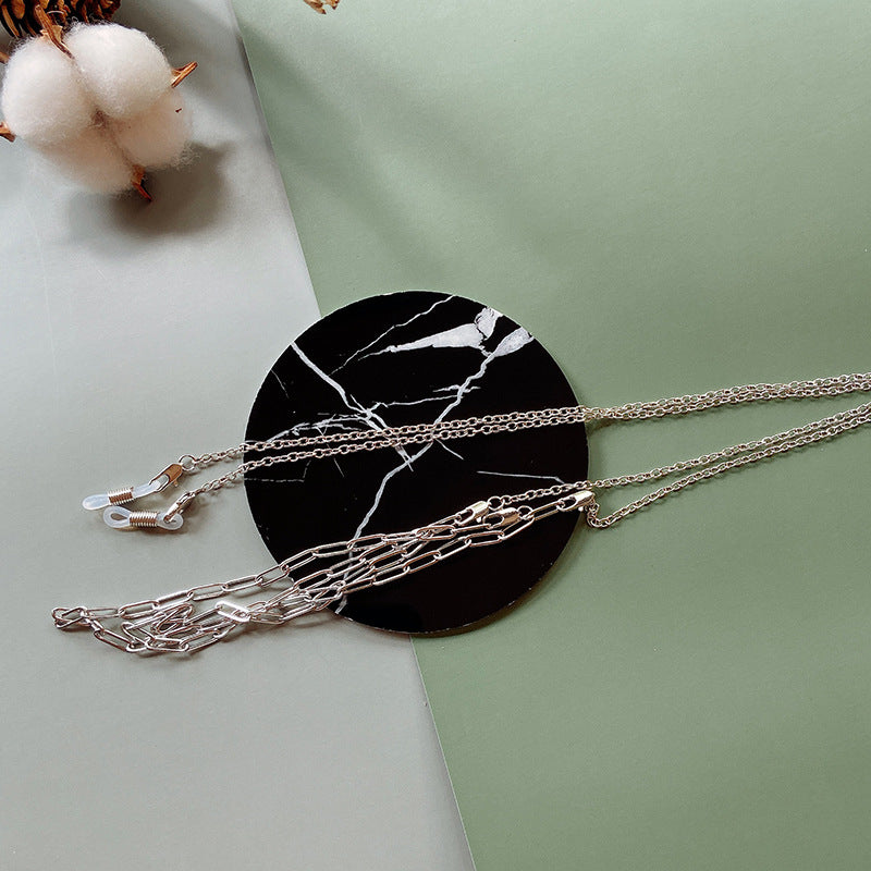 Fashionable necklace with filigree details Bowlift