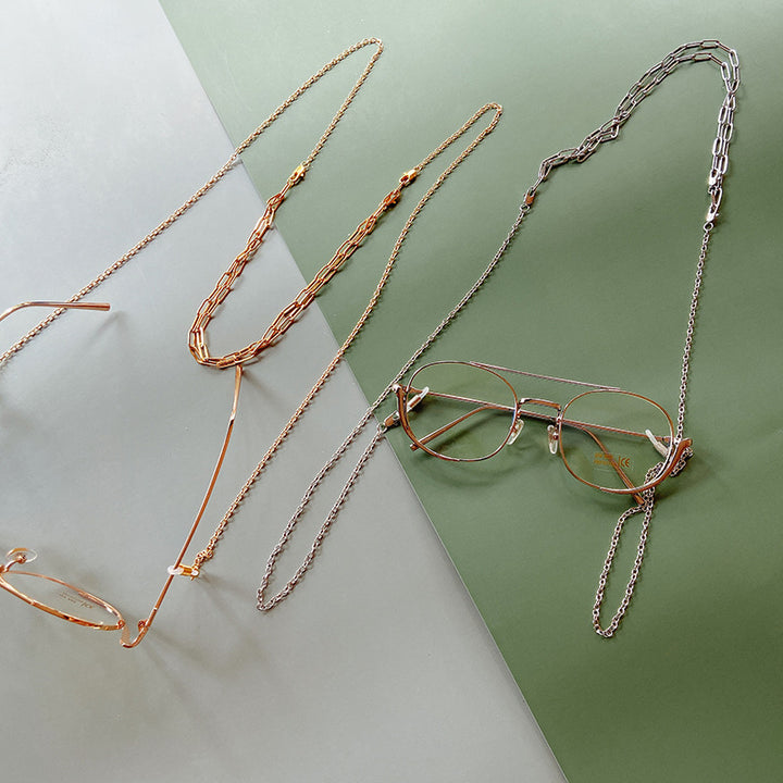 Fashionable necklace with filigree details Bowlift