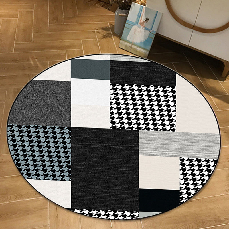 Stylish geometric patterned carpet with houndstooth black modern carpet polyester pet-friendly washable non-slip carpet for the bedroom | Bowlift