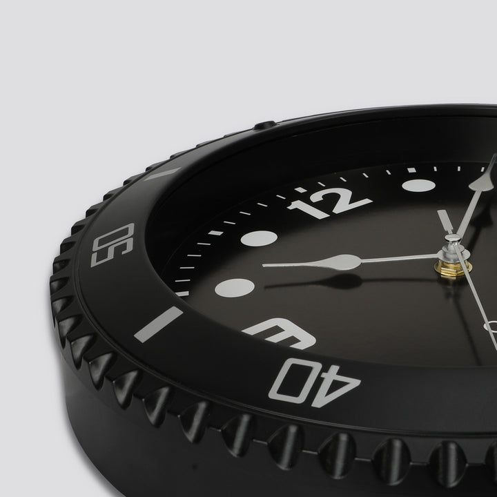 Wall clocks in sporty design Bowlift