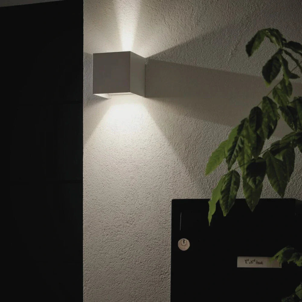 BowLift | Modern Black Aluminium Wall Light