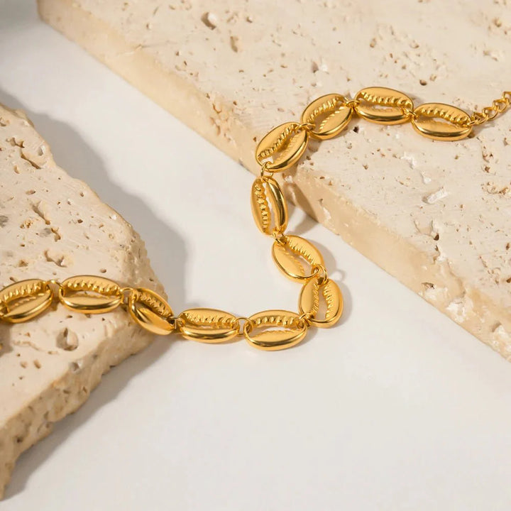 BowLift | 18k Dainty Cowrie Shell Bracelet