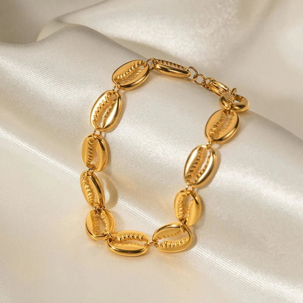 BowLift | 18k Dainty Cowrie Shell Bracelet