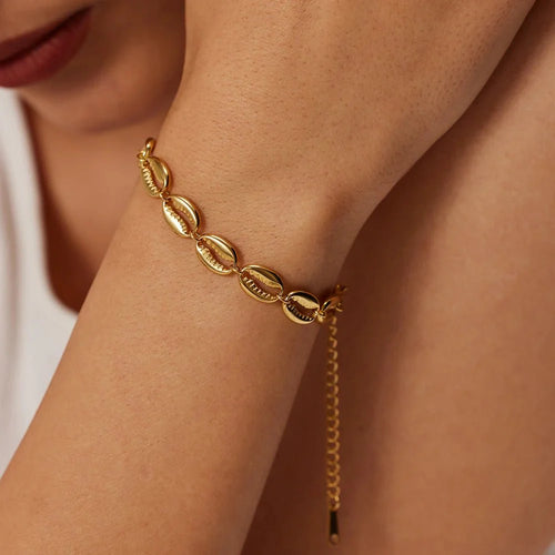 BowLift | 18k Dainty Cowrie Shell Bracelet